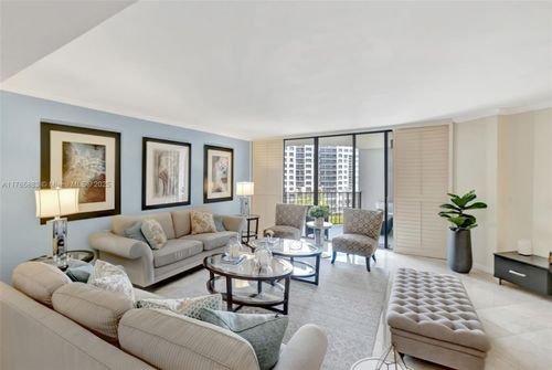 a914-520 Brickell Key Dr, Miami, FL, 33131-2418 | Card Image