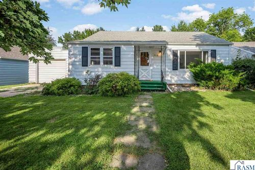 506 9th St N, Mountain Lake, MN, 56159-1511 | Card Image