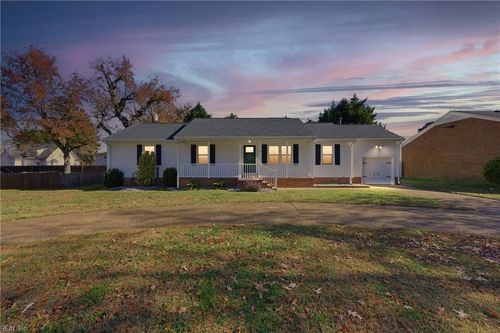 8 Riverview Dr, Hampton, VA, 23669-1421 | Card Image