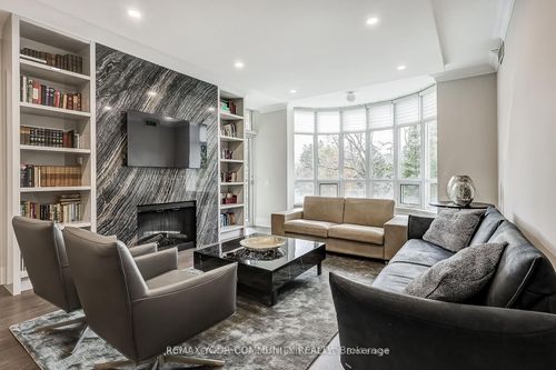 304-7071 Bayview Ave, Thornhill, ON, L3T7Y8 | Card Image