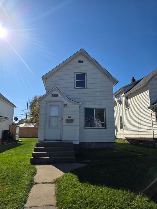 213 2nd St Sw, Chisholm, MN, 55719-2007 | Card Image