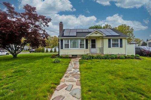 4 Jean Dr, Springfield, MA, 01104-1620 | Card Image