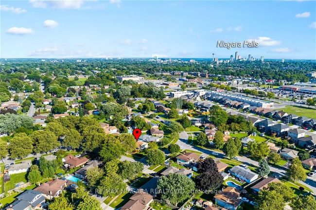 7067 Dirdene St, House other with 3 bedrooms, 2 bathrooms and 2 parking in Niagara Falls ON | Image 35