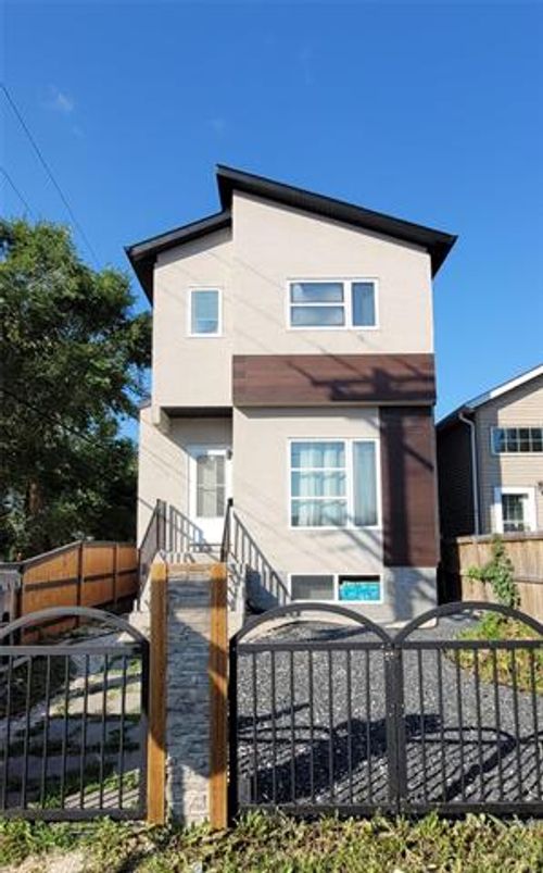 773 Carruthers Ave, Winnipeg, MB, R2V0A1 | Card Image