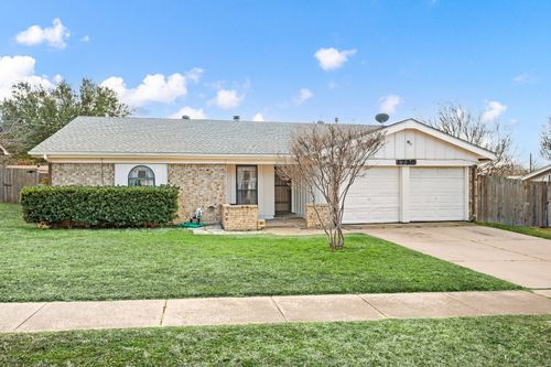 1720 Winchester Way, Bedford, TX, 76022-6813 | Card Image