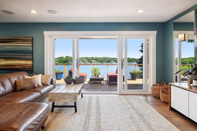 Lakeside wall of glass makes the most of the immersive, long views. | Image 7