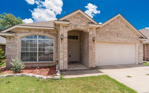 5621 Creekhollow Dr, Arlington, TX, 76018-2430 | Card Image