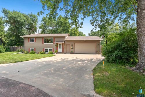 6504 W Oriole Cir, Sioux Falls, SD, 57106-1268 | Card Image