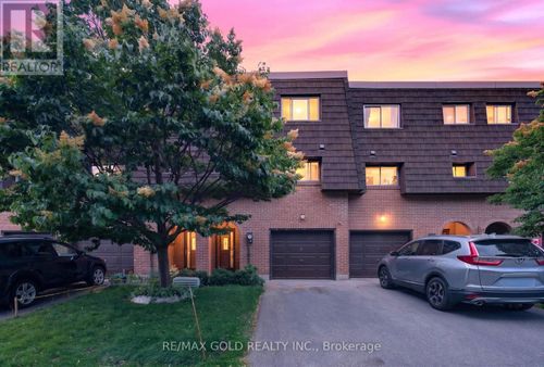 68 Darras Crt, Brampton, ON, L6T1W7 | Card Image