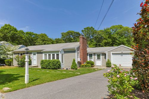 26 Hinckley Cir, Osterville, MA, 02655-1605 | Card Image