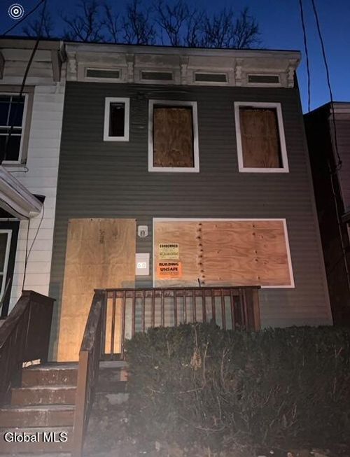 60 Grove St, Newburgh, NY, 12550-4128 | Card Image