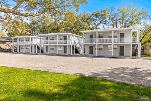 6631 Magnolia St, Milton, FL, 32570-3688 | Card Image