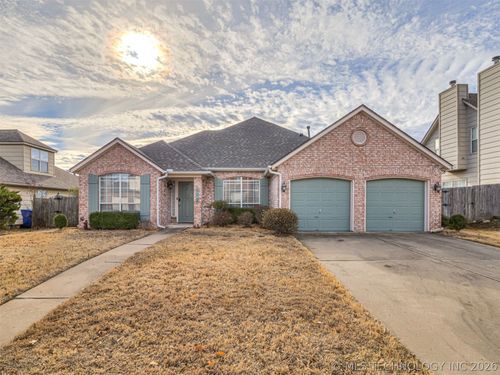 209 S Firewood Ave, Broken Arrow, OK, 74012-8712 | Card Image