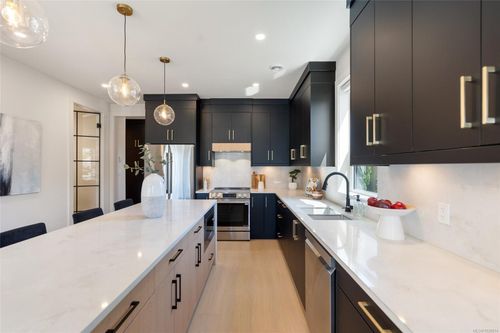 2-588 Whiteside St, Victoria, BC, V8Z1Y6 | Card Image