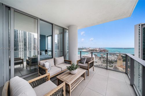 2911-851 Ne 1st Ave, Miami, FL, 33132-1850 | Card Image