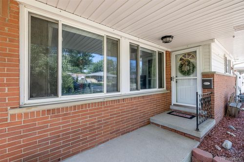 21000 Suffolk St, Clinton Township, MI, 48035-5212 | Card Image