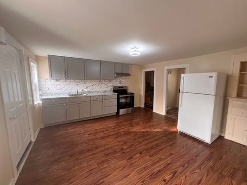 15 1/2 Ridge St, Nashua, NH, 03064-2866 | Card Image