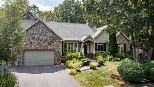 1 Victoria Dr, Smithfield, RI, 02917-2386 | Card Image