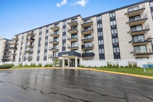 2m-9737 N Fox Glen Dr, Niles, IL, 60714-5867 | Card Image