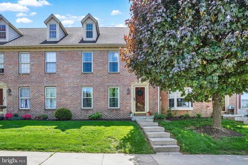 136 Crown Pointe Dr, YORK, PA, 17402-7802 | Card Image