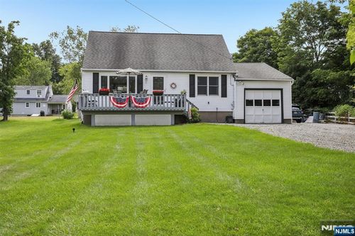8 Windsor Road, West Milford, NJ, 07480 | Card Image