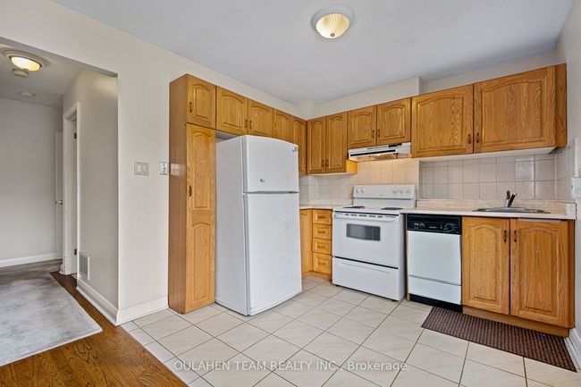 131 Florence Ave, House other with 5 bedrooms, 3 bathrooms and 2 parking in North York ON | Image 22