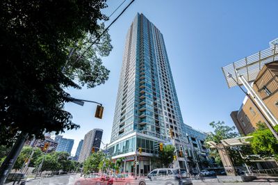 1501 - 120 Homewood Ave, Condo with 2 bedrooms, 2 bathrooms and 1 parking in Toronto ON | Image 3