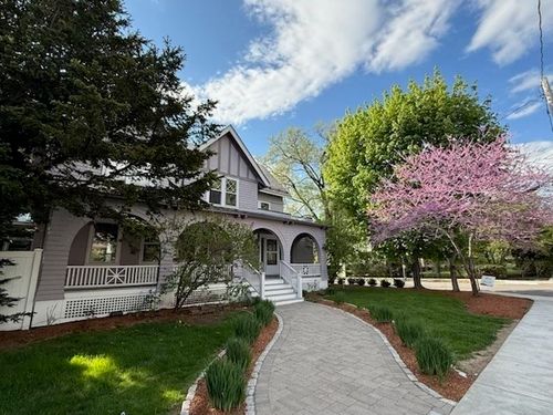 16 Russell Ave, Watertown, MA, 02472-3454 | Card Image