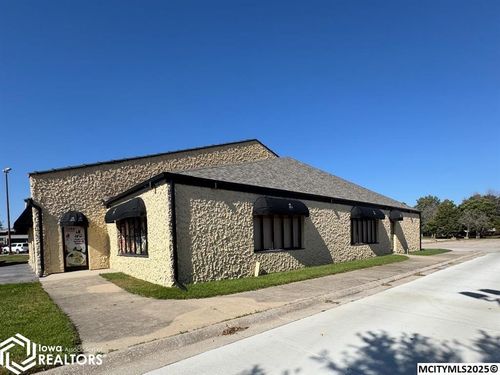 2960 4th St Sw, Mason City, IA, 50401-1531 | Card Image