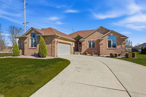 50988 Shenandoah Dr, Macomb, MI, 48044-1350 | Card Image