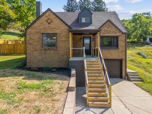 9 Liberty Ave, Burgettstown, PA, 15021-1057 | Card Image