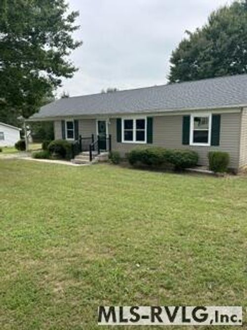 802 Woodland Dr, South Hill, VA, 23970-1222 | Card Image