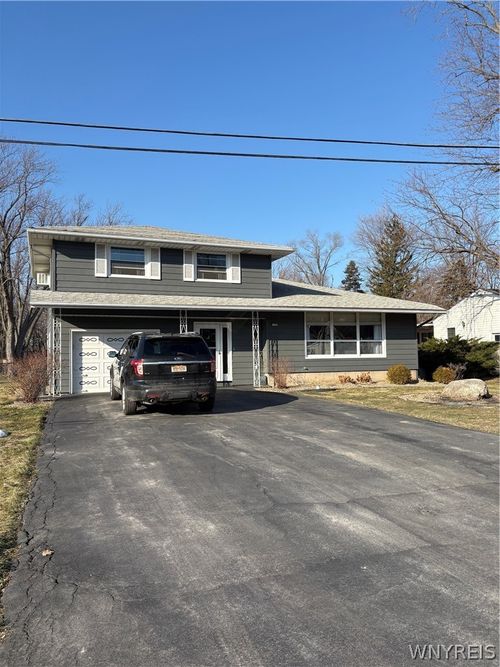 715 Hillview Ct, Lewiston, NY, 14092-1807 | Card Image
