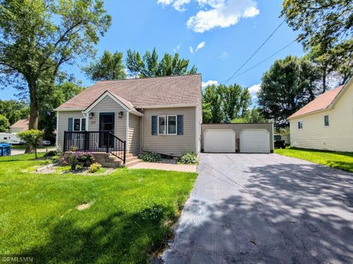 211 Cherry Avenue, Bird Island, MN, 55310 | Card Image