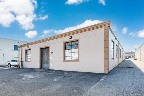 2-36 Sylvester St, Westbury, NY, 11590-4911 | Card Image