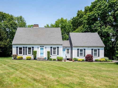 9 Royal Wood Ln, Swansea, MA, 02777-4104 | Card Image
