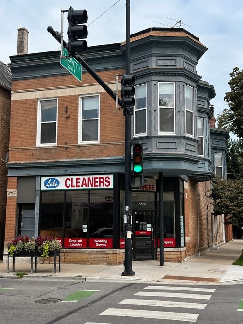 2200 Belmont Ave, Chicago, IL, 60618-6421 | Card Image