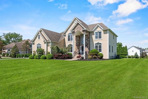 3 Kings Dr, Middletown, NY, 10941-5224 | Card Image