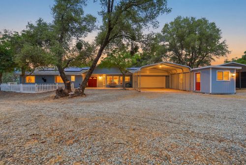 40872 Big Oak Flat Rd N, Oakhurst, CA, 93644-9571 | Card Image