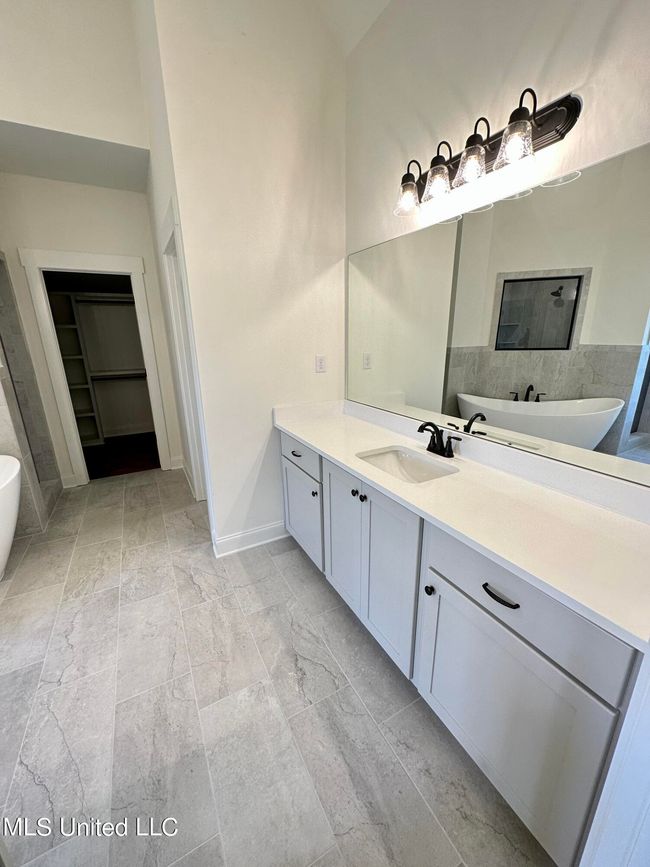 Primary bath | Image 27