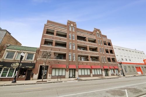 apt-302-4420 Clark St, Chicago, IL, 60640-7586 | Card Image