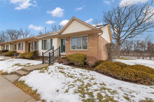 371 Fairgrove St, Romeo, MI, 48065-4744 | Card Image