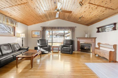 1912 2nd Ave Nw, Austin, MN, 55912-4640 | Card Image