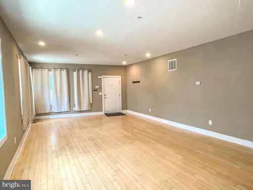 516 Carpenter St, PHILADELPHIA, PA, 19147-4031 | Card Image