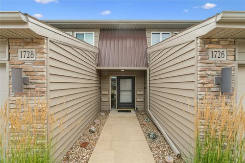 1724 Applewood Pl Ne, Cedar Rapids, IA, 52402-3322 | Card Image
