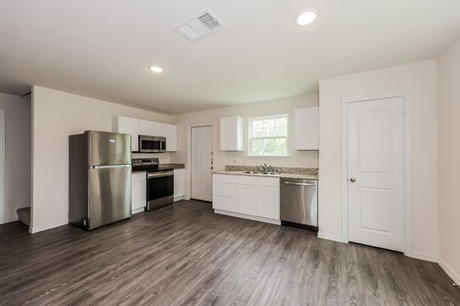 1300 N Brazos Ave, House other with 3 bedrooms, 4 bathrooms and null parking in Cleburne TX | Image 6
