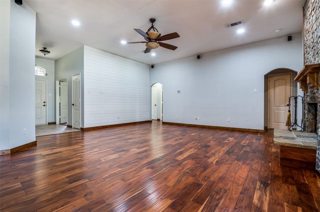 6431 Peak View Ct, House other with 3 bedrooms, 2 bathrooms and null parking in Midlothian TX | Image 7