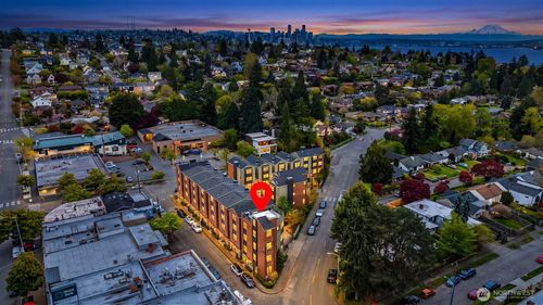 3215 W Lynn St, Seattle, WA, 98199-3944 | Card Image