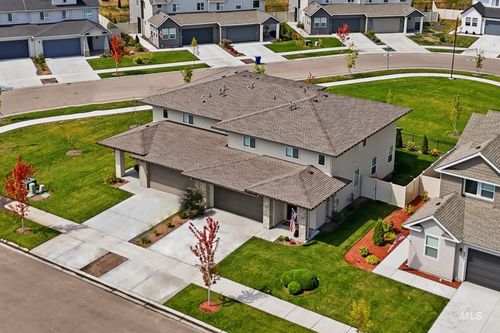 8244 W Pacific Yew St, Eagle, ID, 83616-7762 | Card Image