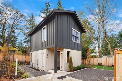 817 18th Ave W, Kirkland, WA, 98033-4817 | Card Image